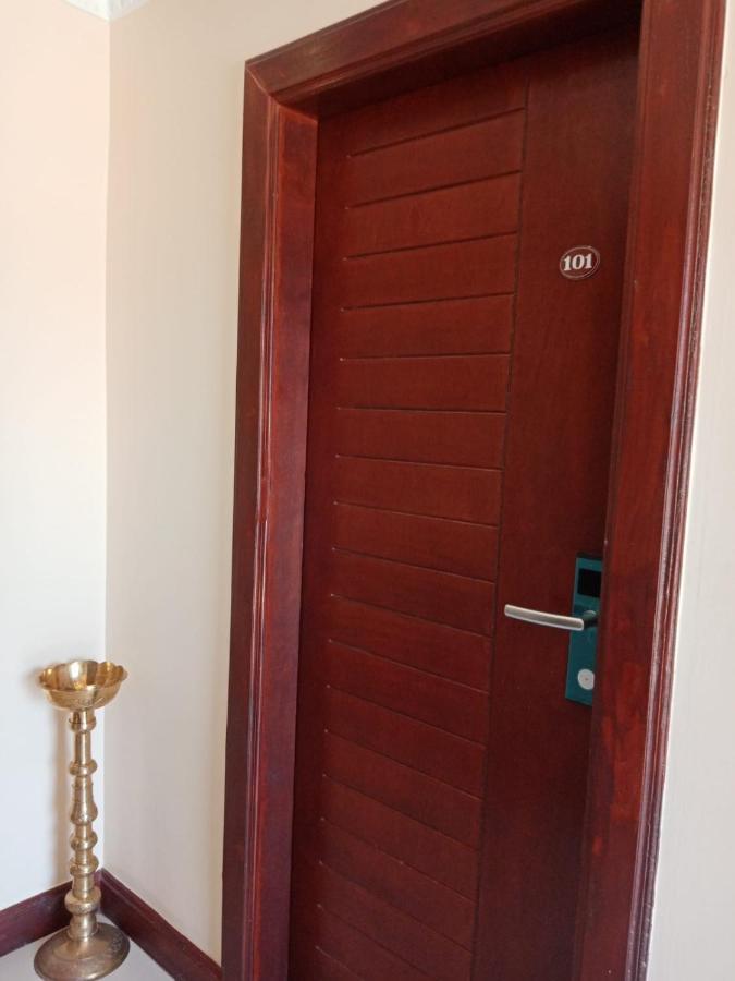 Mercuryfm 101 Yarl Mercury Inn - Jaffna Exteriör bild
