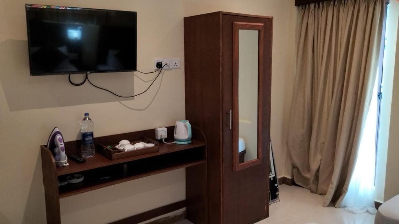 Mercuryfm 101 Yarl Mercury Inn - Jaffna Exteriör bild