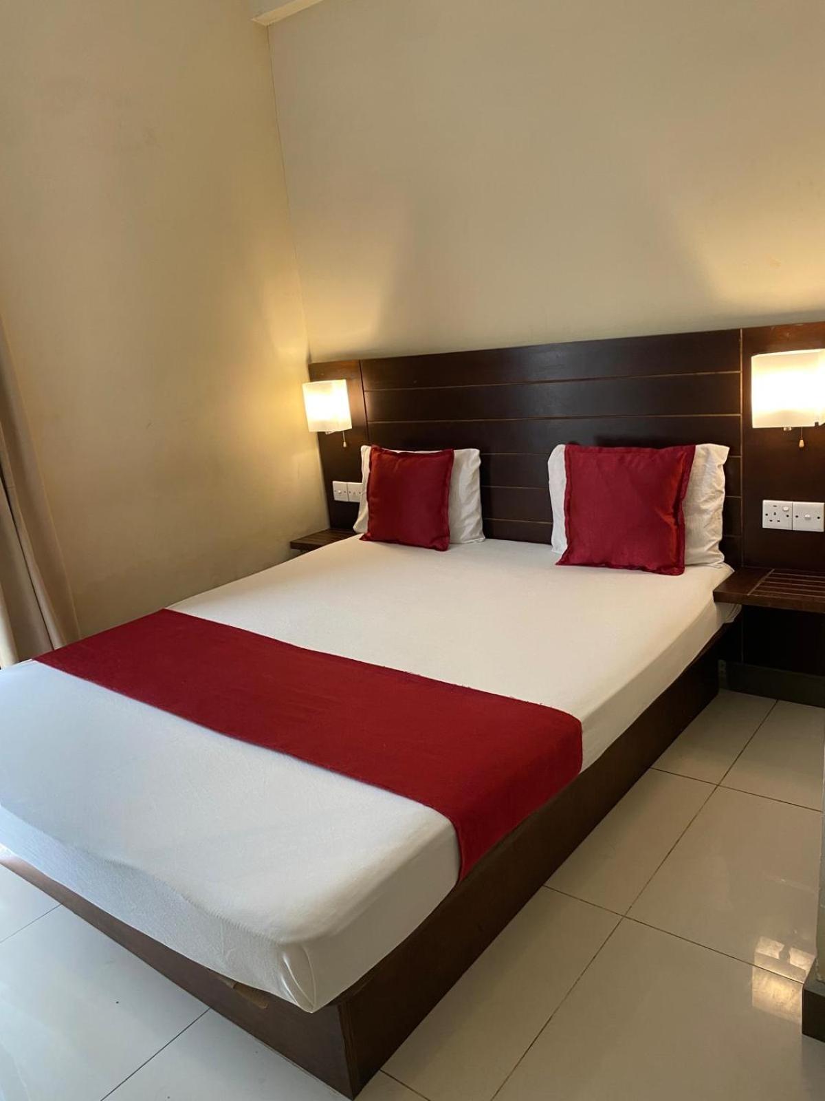Mercuryfm 101 Yarl Mercury Inn - Jaffna Exteriör bild
