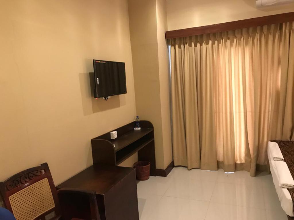 Mercuryfm 101 Yarl Mercury Inn - Jaffna Exteriör bild
